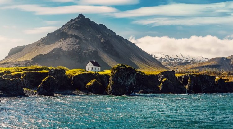 How to Travel Crowd-Free: Off-Season Secrets