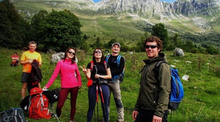 Why Travelling in Group is better then Traveling Alone