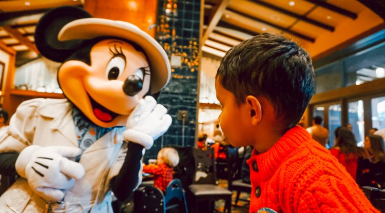 Brunch with Mickey and Friends – Storytellers Cafe
