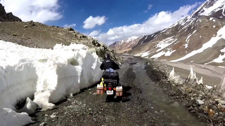 क्रॉस कंट्री रेस में कृत्रिम पैर वाले बाइकर भी