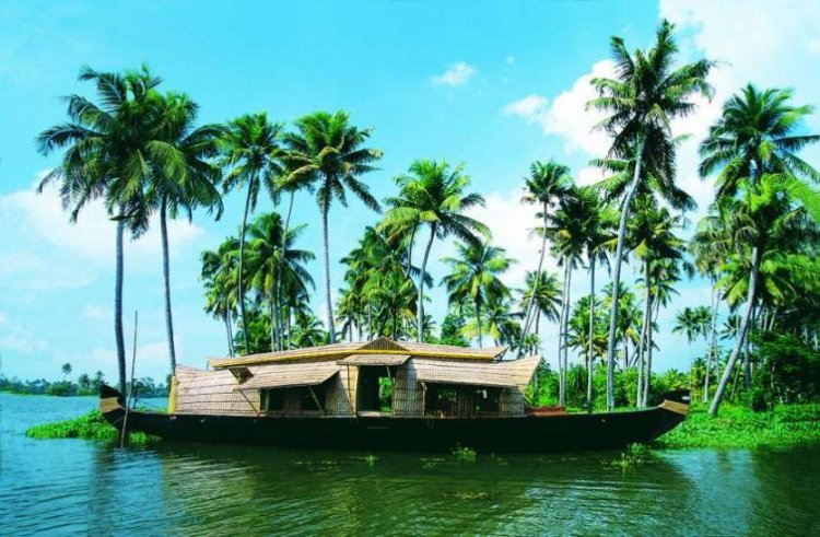 समुद्री तटों और वन्यजीव प्रेमियों के लिए जन्नत है केरल