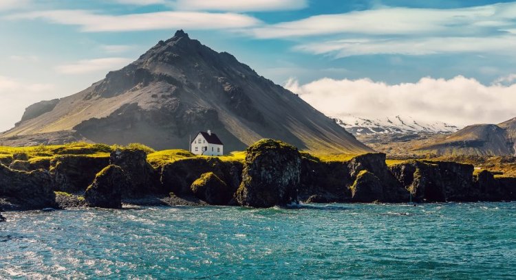 How to Travel Crowd-Free: Off-Season Secrets