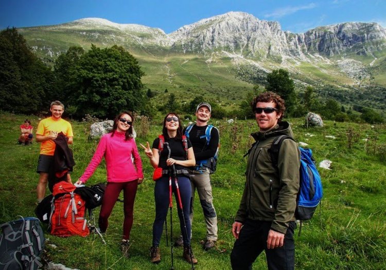 Why Travelling in Group is better then Traveling Alone
