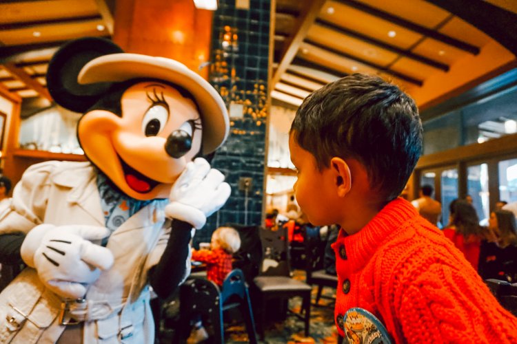 Brunch with Mickey and Friends – Storytellers Cafe