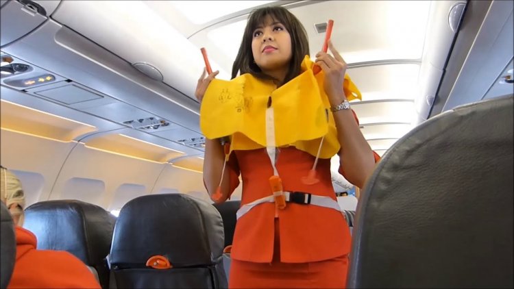 Flight attendants share 10 absolute things not to do on a plane