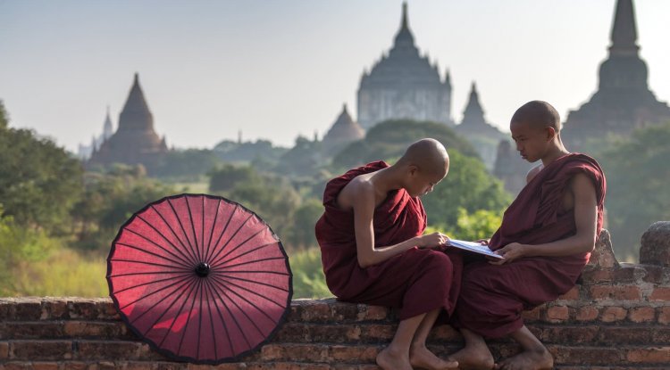 The Best Travel Books to Keep Your Wanderlust Alive