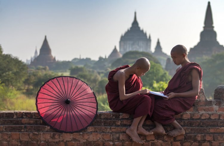 The Best Travel Books to Keep Your Wanderlust Alive