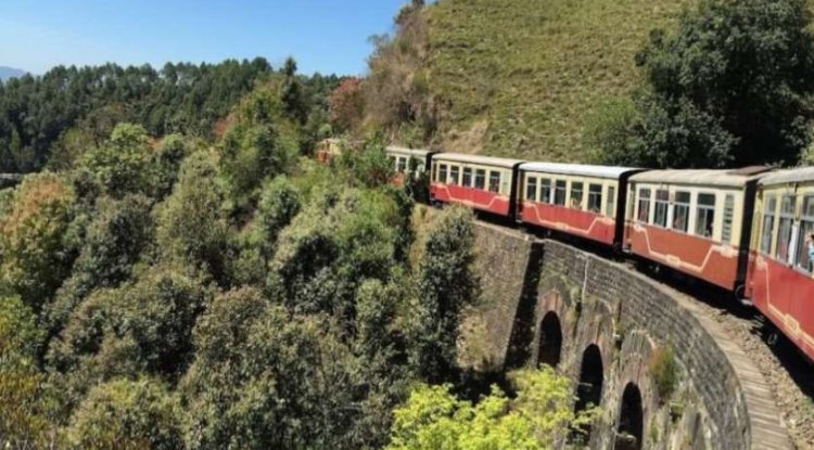 Best tourist spots in India: खूबसूरत वादियां और टॉय ट्रेन का रोमांचक सफर