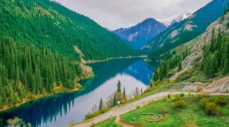 Sustainable Tourism: 26 Ways to Reduce Carbon Footprint