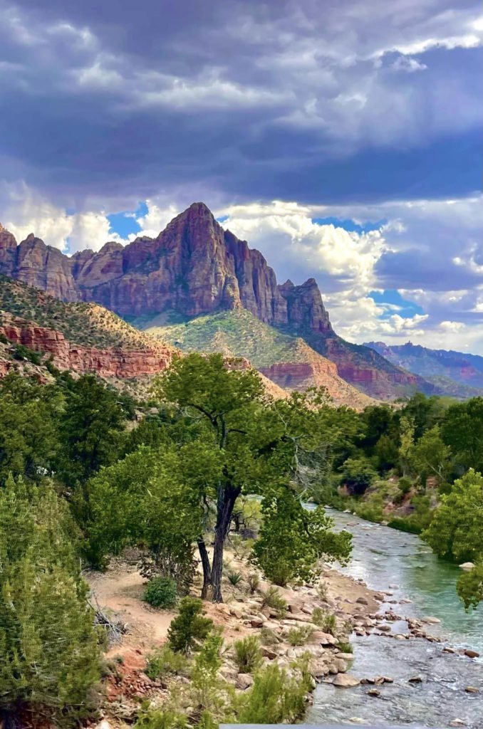 A Mesmerizing Journey: A Late Afternoon Drive in Zion