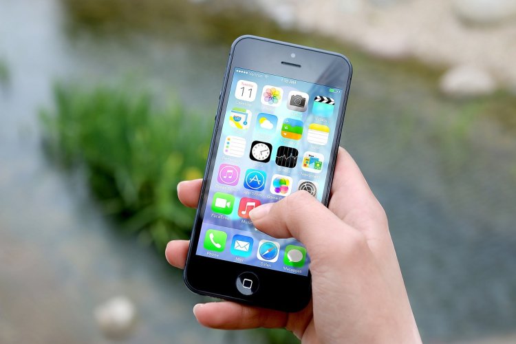 10 Ways to Prep Your Phone for Travel