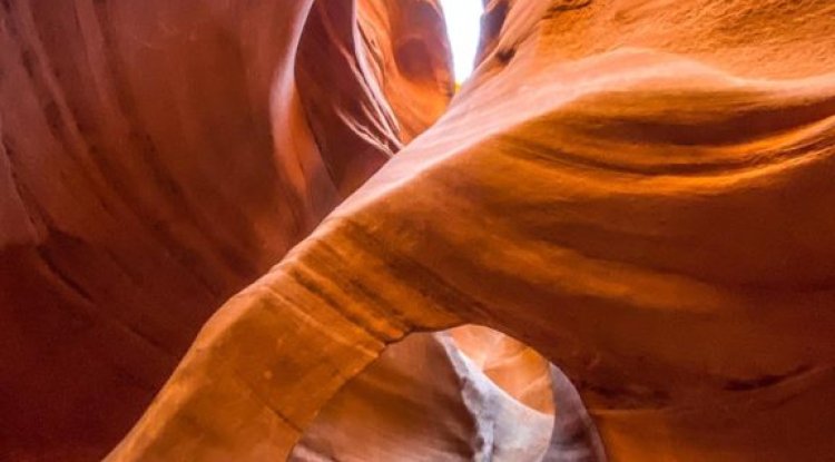 Exploring the Thrilling Wonders of Peek-a-Boo Slot Canyon