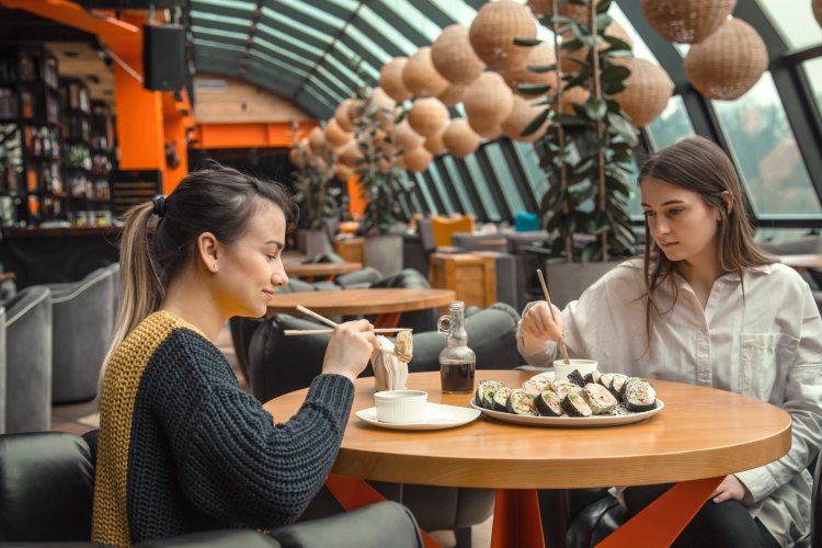 Top 5 Destinations in Singapore for Foodies and Shopaholics