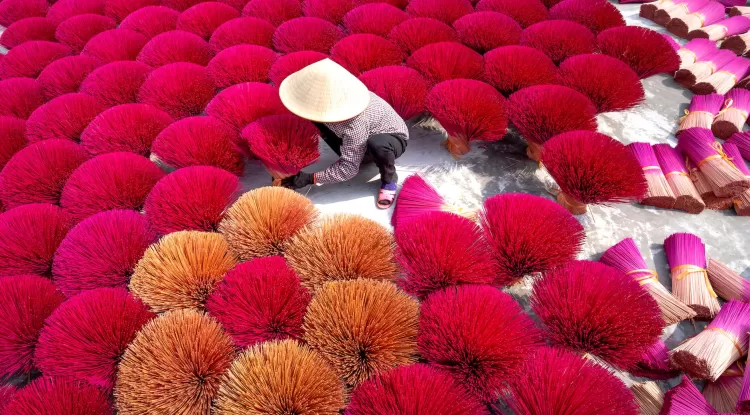 How To Visit The Vietnam Incense Village (Quang Phu Cau)