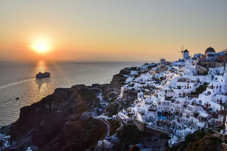 Experience Unforgettable Moments with a Santorini Sunset Cruise