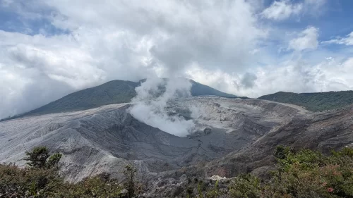 Costa Rica 5-Day Itinerary 2026: Volcanoes, Beaches, Hot Springs & Luxury Resorts